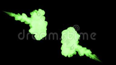 荧光亮绿色颜料在水中扭曲，多滴墨水。 这是3D渲染镜头的慢动作墨水